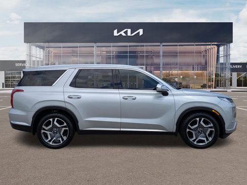 Used 2023 Hyundai Palisade Limited FWD image 3