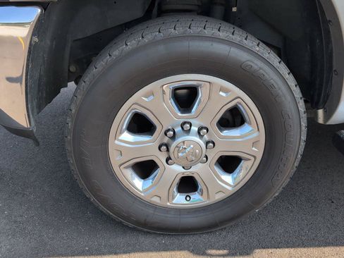 Used 2014 RAM 2500 Laramie AWD/4WD image 9