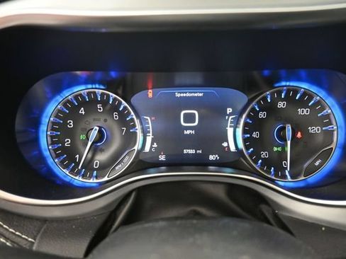 Used 2025 Chrysler Pacifica Limited FWD image 19