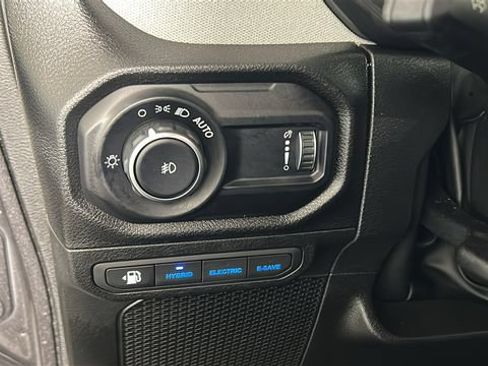 Used 2024 Jeep Wrangler Unlimited w/ Convenience Group AWD/4WD image 18
