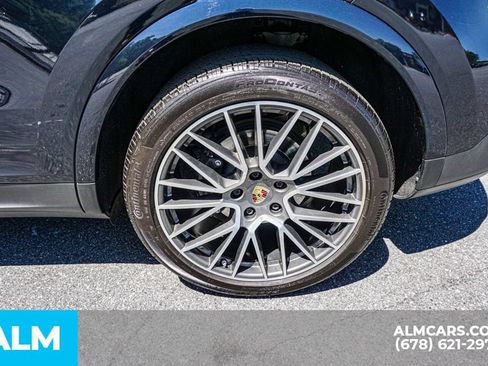 Used 2023 Porsche Cayenne AWD/4WD image 16