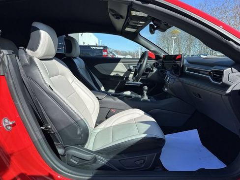 Used 2025 Ford Mustang GT Premium RWD image 26