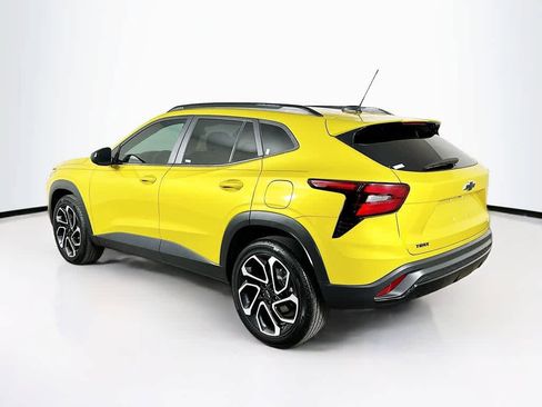 Used 2024 Chevrolet Trax RS w/ Sunroof Package image 4