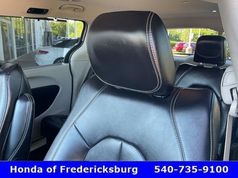 Used 2024 Chrysler Pacifica Touring-L FWD image 32
