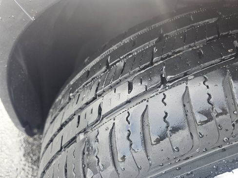 Used 2016 Ford Focus SE w/ Reverse Sensing Package image 10