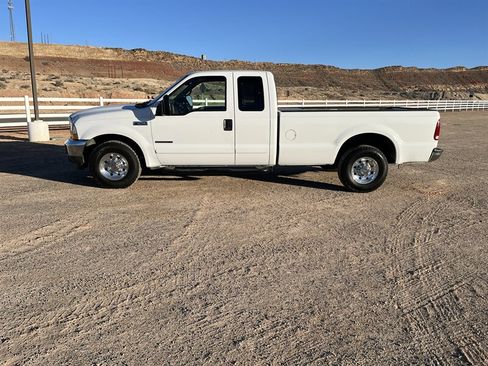 Used 2002 Ford F250 XLT image 2