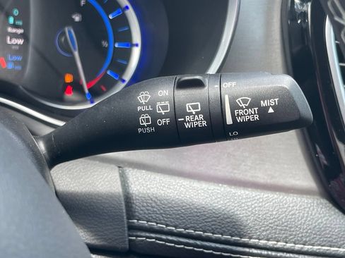 Used 2022 Chrysler Pacifica Limited w/ Uconnect Theater Family Group FWD image 54