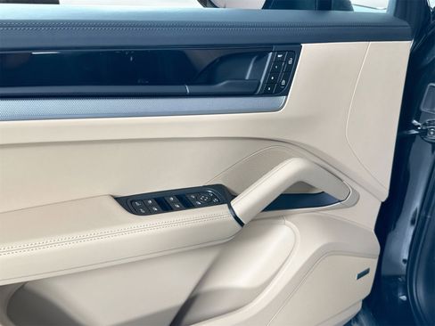 Certified 2025 Porsche Cayenne image 32