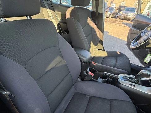 Used 2014 Chevrolet Cruze LT image 9