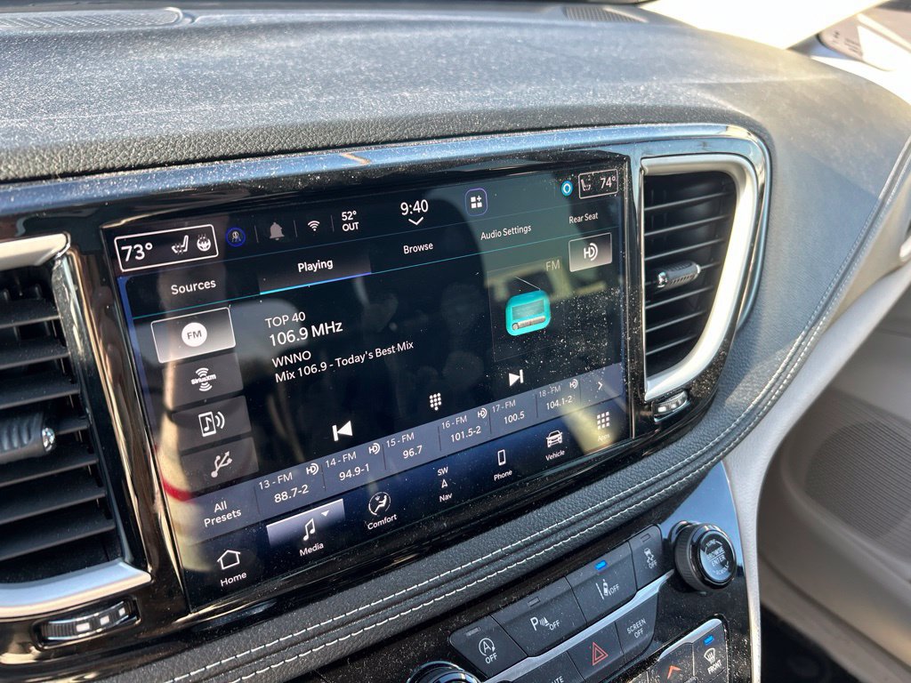 Used 2023 Chrysler Pacifica Touring-L w/ Uconnect Theater Family Group AWD/4WD image 16