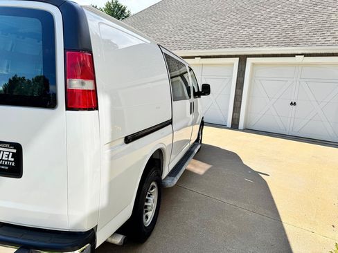 Used 2018 Chevrolet Express 2500 w/ Driver Convenience Package RWD image 40