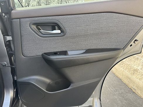 Used 2022 Nissan Rogue SV AWD/4WD image 19