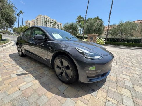 Used 2023 Tesla Model 3 Standard Range image 3