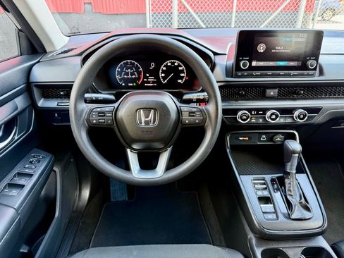Used 2025 Honda CR-V LX image 17