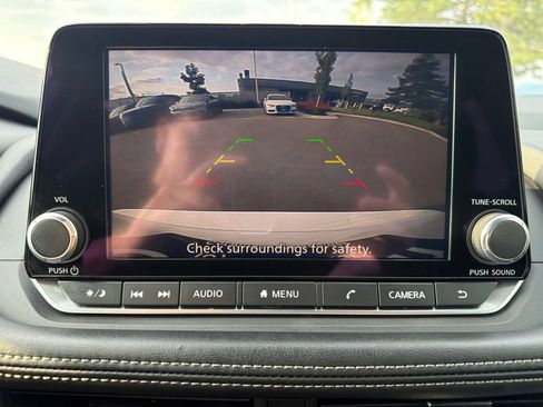 Used 2024 Nissan Rogue S AWD/4WD image 31