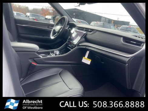 New 2025 Jeep Grand Cherokee Limited image 15