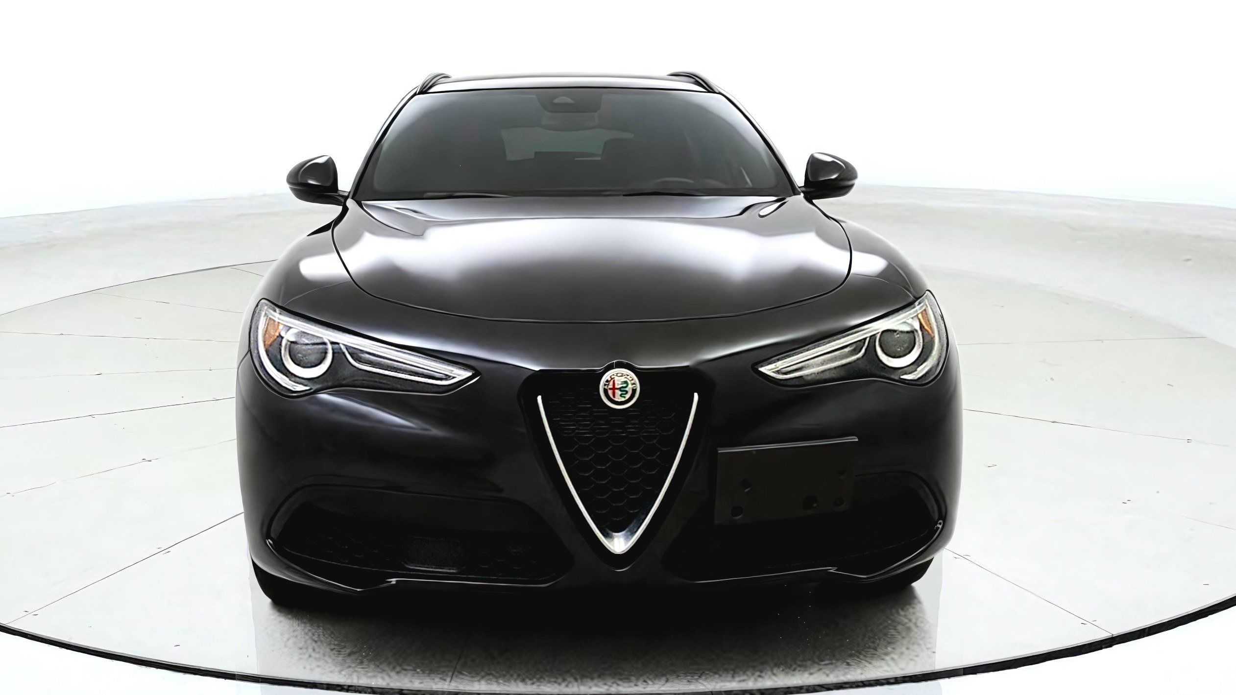 Used 2023 Alfa Romeo Stelvio Ti AWD/4WD image 2