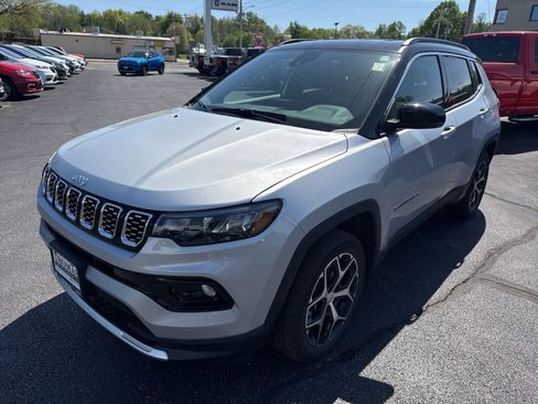 Used 2024 Jeep Compass Limited AWD/4WD image 3