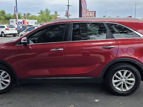 Used 2017 Kia Sorento FWD w/ LX Convenience Package image 8