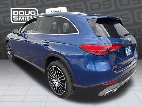 Used 2023 Mercedes-Benz GLC 300 4MATIC image 3