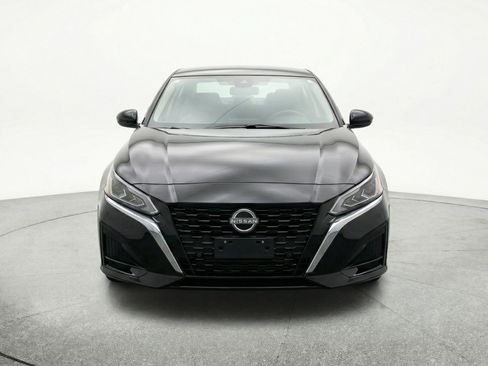 Used 2025 Nissan Altima 2.5 SV FWD image 2