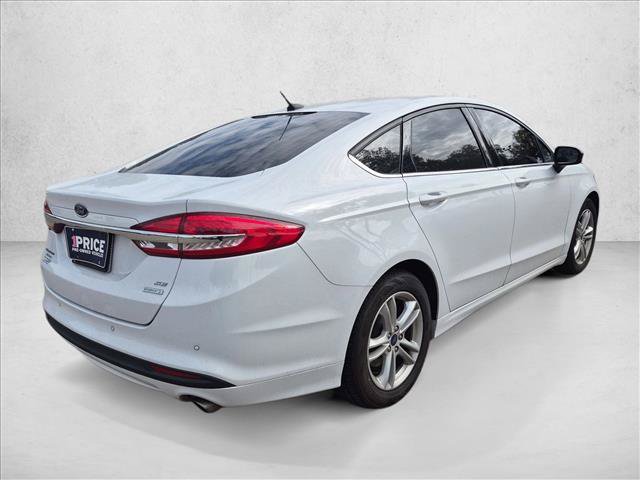 Used 2018 Ford Fusion SE w/ Fusion SE Technology Package FWD image 5