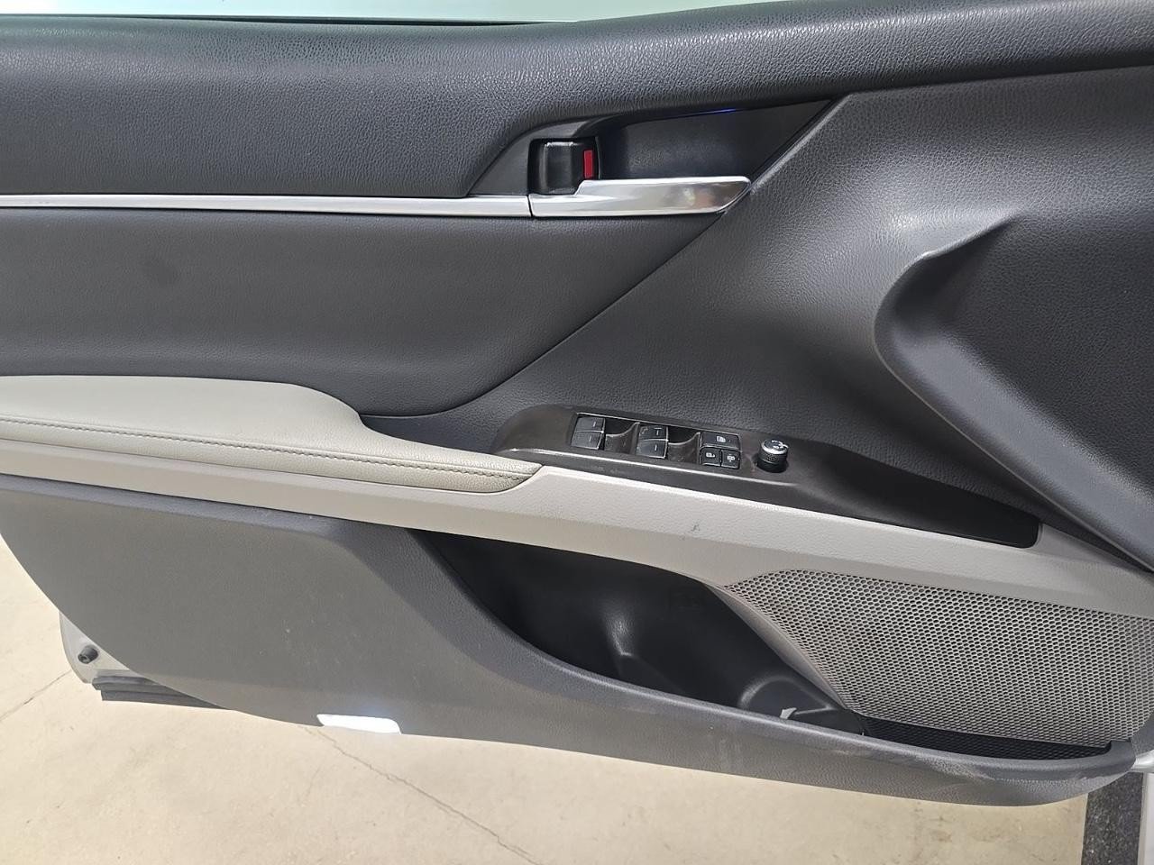 Used 2021 Toyota Camry XSE w/ Navigation Package FWD image 9