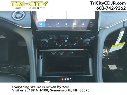 New 2025 Jeep Grand Cherokee Limited image 17