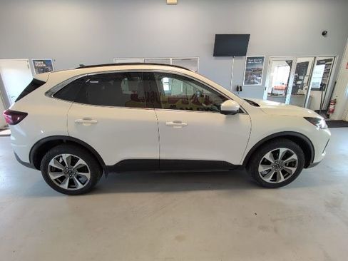 Used 2024 Ford Escape Platinum AWD/4WD image 6