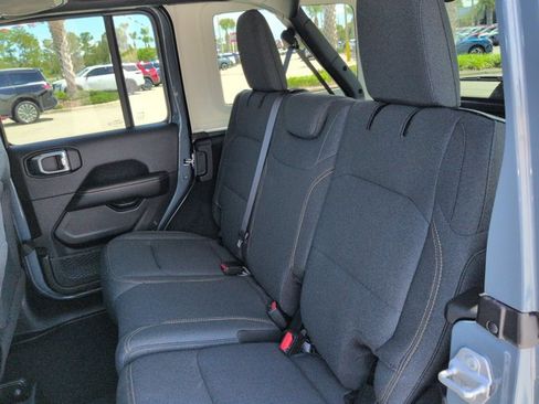 Used 2024 Jeep Wrangler Unlimited Sahara w/ Technology Group AWD/4WD image 15