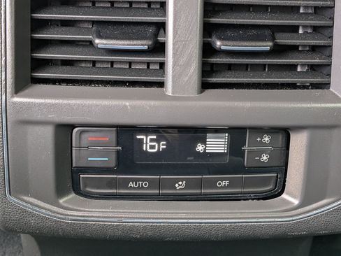 Used 2018 Volkswagen Atlas SE FWD image 17