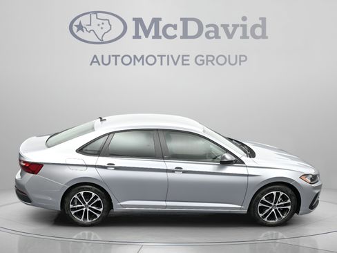 Used 2025 Volkswagen Jetta Sport FWD image 38