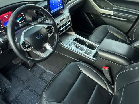 Certified 2022 Ford Explorer XLT w/ Equipment Group 202A image 11