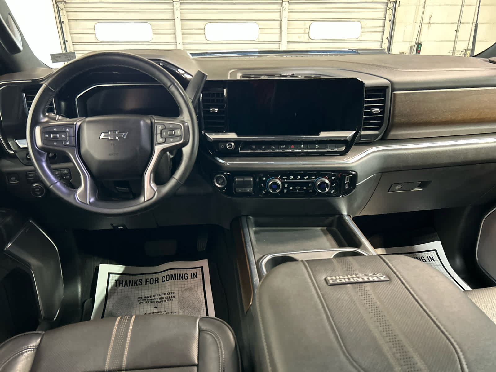 Used 2024 Chevrolet Silverado 2500 High Country w/ Midnight Edition AWD/4WD image 4