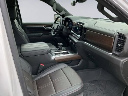 Used 2024 Chevrolet Silverado 1500 High Country w/ High Country Premium Package AWD/4WD image 15