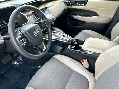Certified 2021 Honda Clarity Plug-In Hybrid image 10