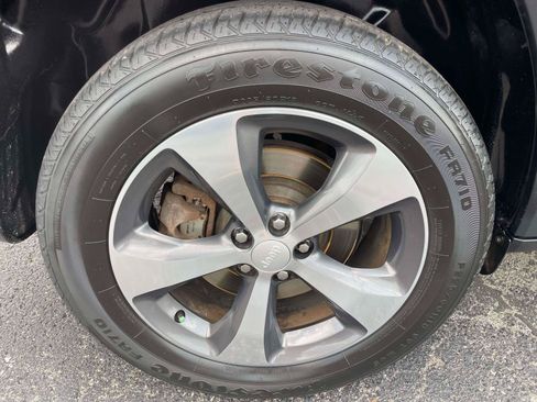Used 2019 Jeep Cherokee Limited AWD/4WD image 11