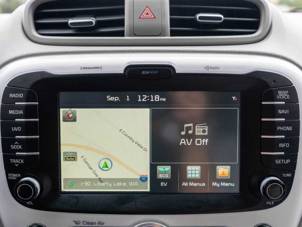 Used 2016 Kia Soul EV + FWD image 22