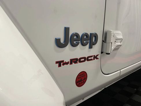 Used 2024 Jeep Wrangler Unlimited w/ Convenience Group AWD/4WD image 15