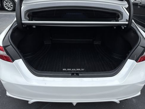 Used 2019 Toyota Camry SE FWD image 31