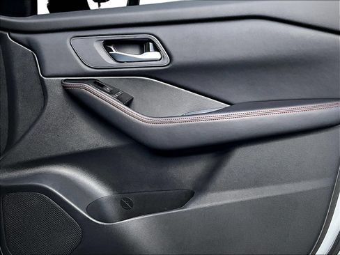 Certified 2025 Nissan Rogue SV AWD/4WD image 30