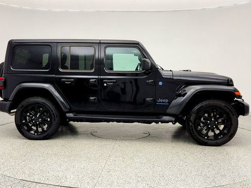 Used 2025 Jeep Wrangler Unlimited Sahara image 4