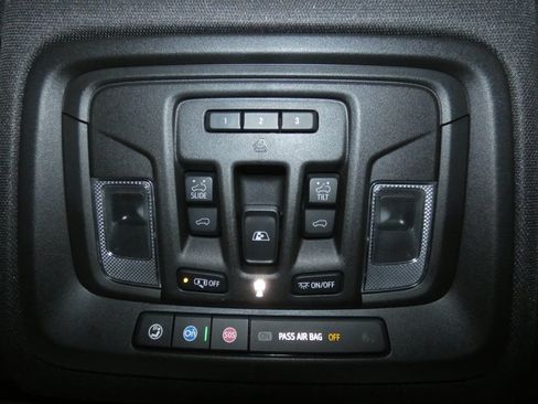 Used 2021 Chevrolet Silverado 1500 High Country w/ Technology Package image 22