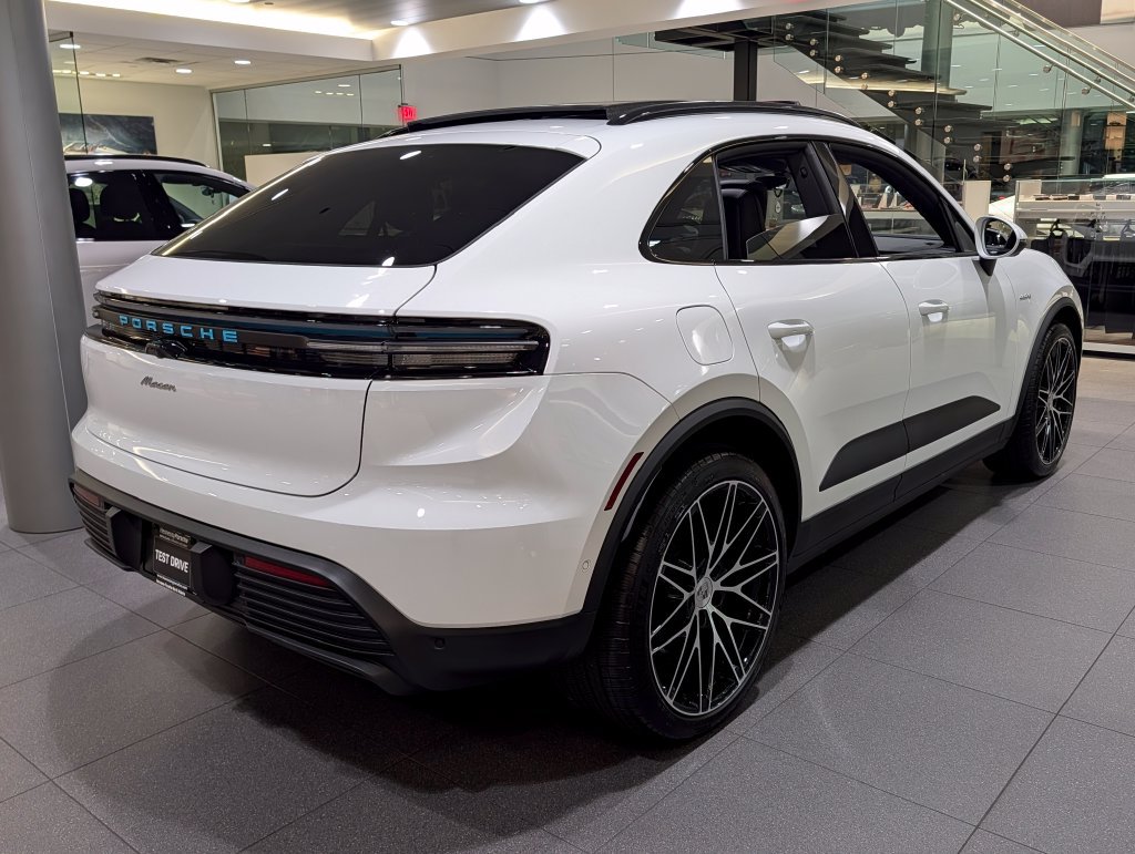 New 2026 Porsche Macan Electric RWD image 7