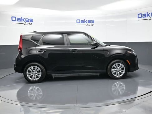 Certified 2022 Kia Soul LX image 9