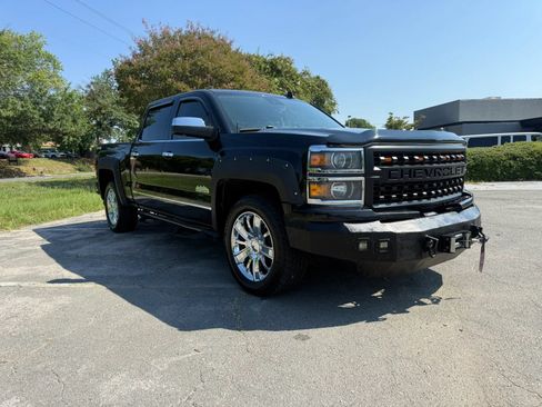 Used 2015 Chevrolet Silverado 1500 High Country w/ High Country Premium Package AWD/4WD image 2