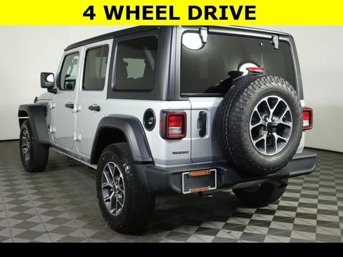 Used 2024 Jeep Wrangler Sport S image 5