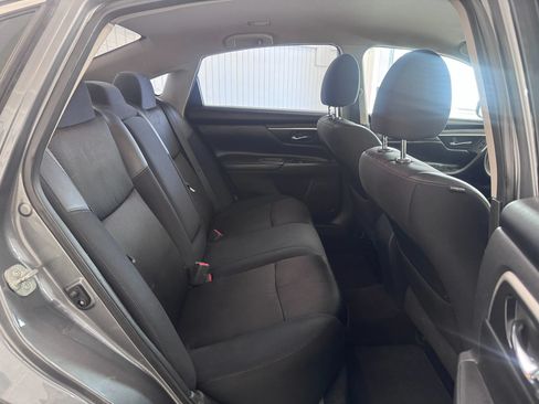 Used 2017 Nissan Altima 2.5 SR w/ Midnight Edition Package FWD image 11
