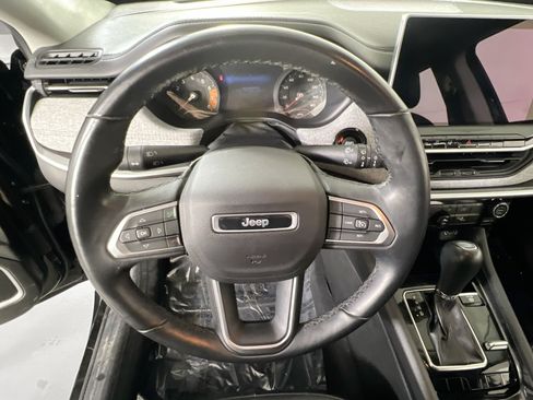 Used 2022 Jeep Compass Latitude AWD/4WD image 11