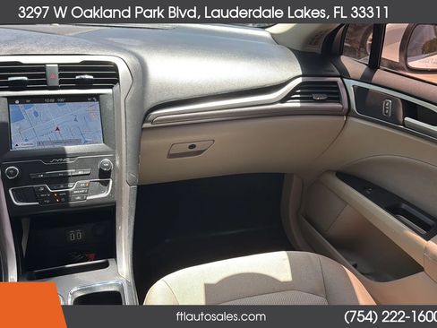 Used 2019 Ford Fusion SE FWD image 27